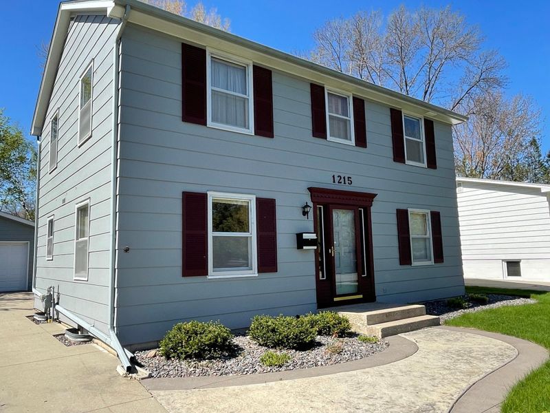 1215 13th Ave SW, Willmar, MN 56201