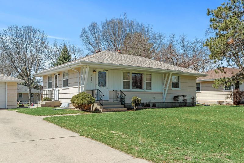 2807 Dellwood Ave, Roseville, MN 55113