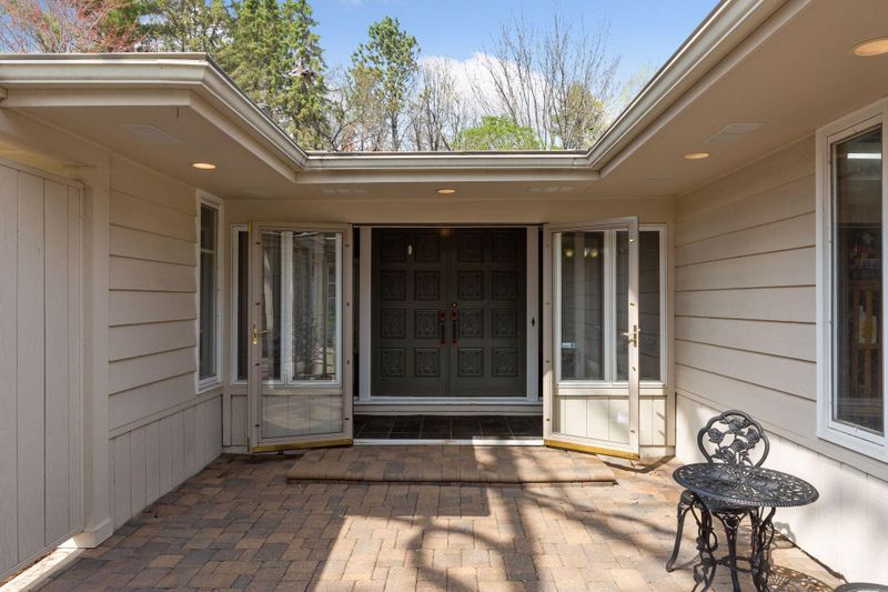 3008 Wind Cave Ct, Burnsville, MN 55337