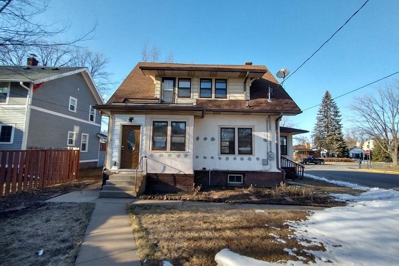 816 E Howard St, Hibbing, MN 55746