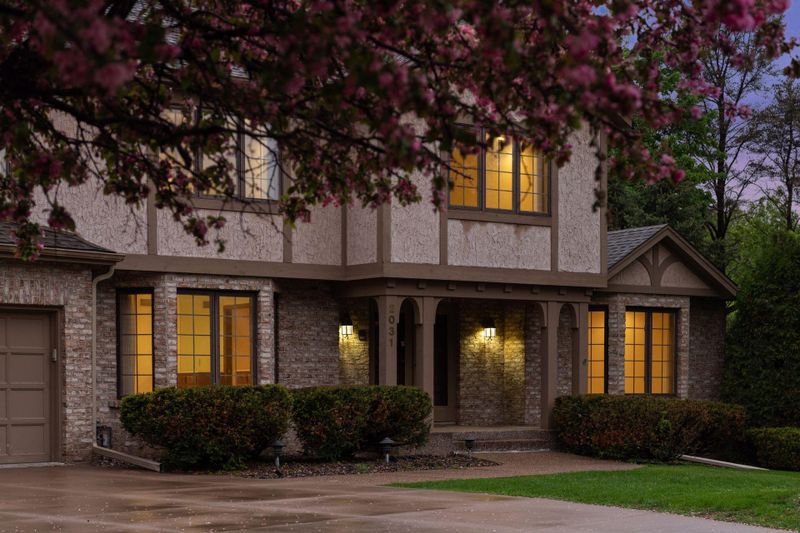 2031 Pine Island Rd, Minnetonka, MN 55305