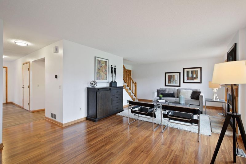 8098 Curtis Ln, Eden Prairie, MN 55347