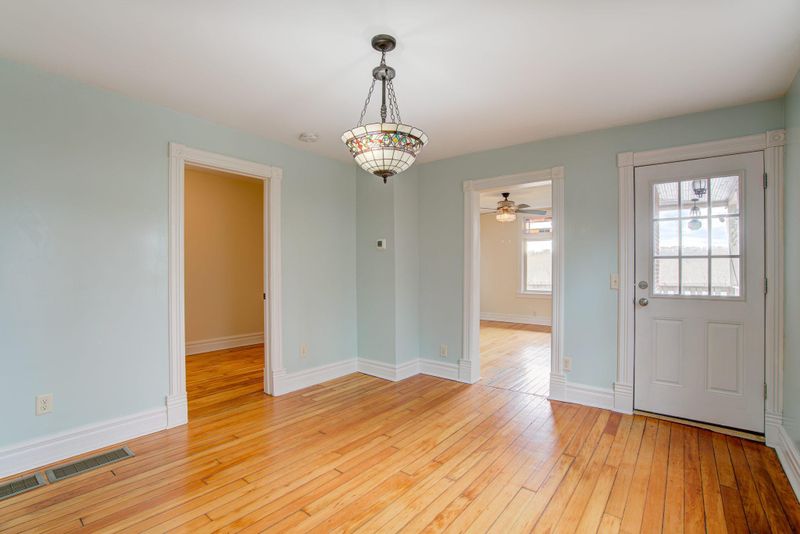 787 Butternut Ave, Saint Paul, MN 55102