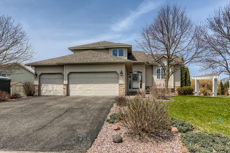 6006 258th St, Wyoming, MN 55092