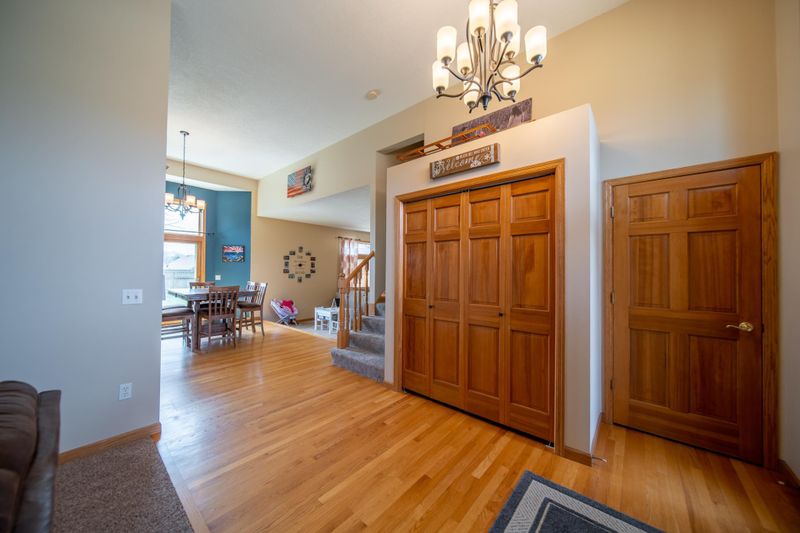 101 Parkway Ln, Cannon Falls, MN 55009