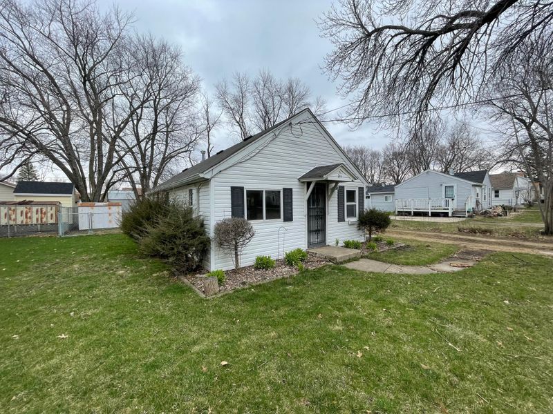 2111 5th Ave NE, Austin, MN 55912