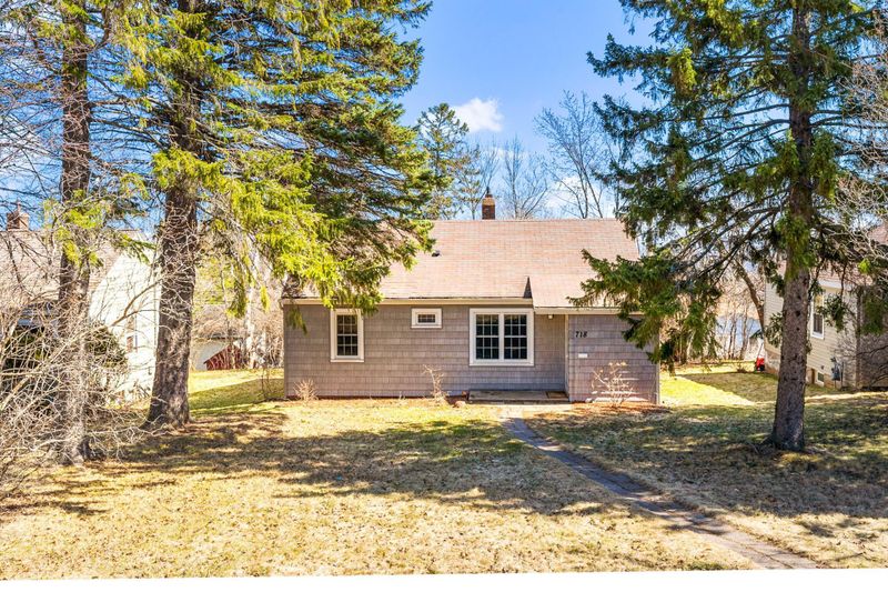 718 E Skyline Pw, Duluth, MN 55805