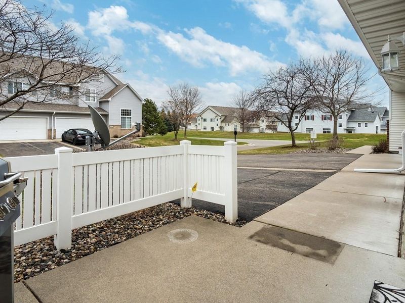 3001 Juniper Ln #G, Woodbury, MN 55125