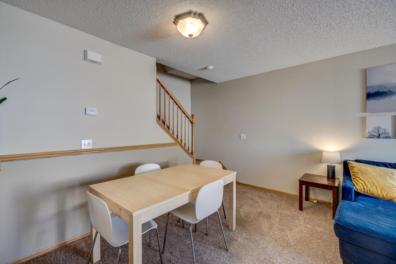 6460 158th St W, Apple Valley, MN 55124
