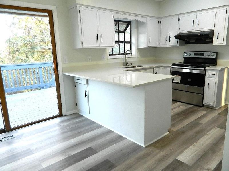 9976 Balmoral Ln, Eden Prairie, MN 55347