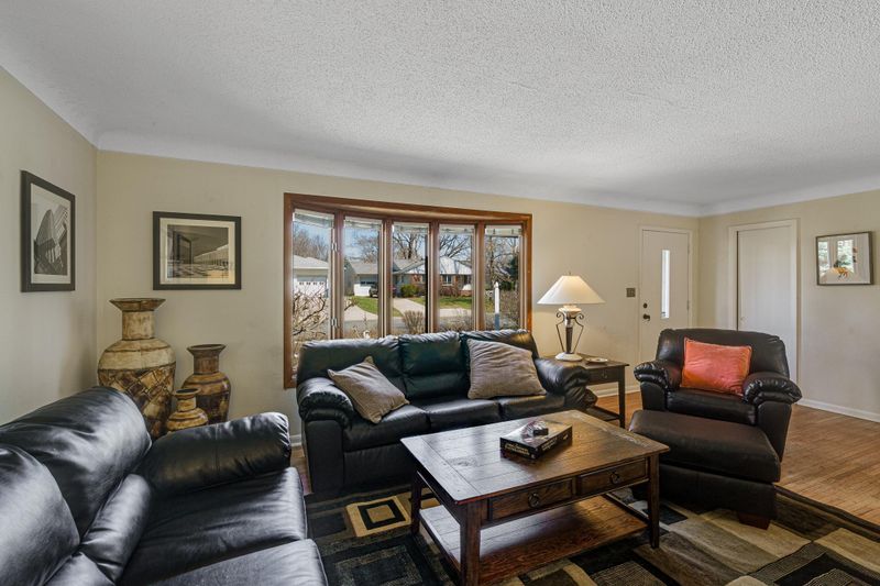 1195 Seminole Ave, West Saint Paul, MN 55118
