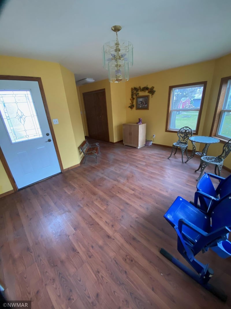 415 Elm Ave S, Hallock, MN 56728