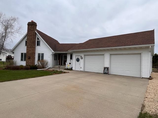 105 Sunset Dr, Caledonia, MN 55921