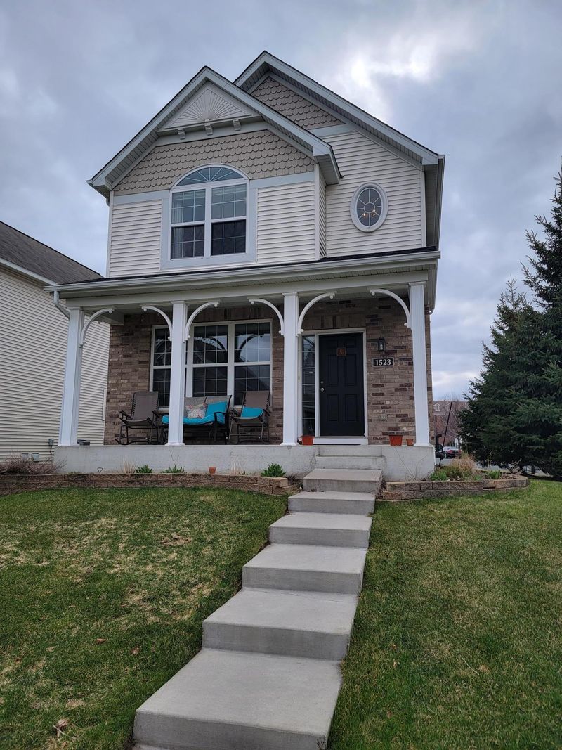 1523 Savanna Dr, Shakopee, MN 55379