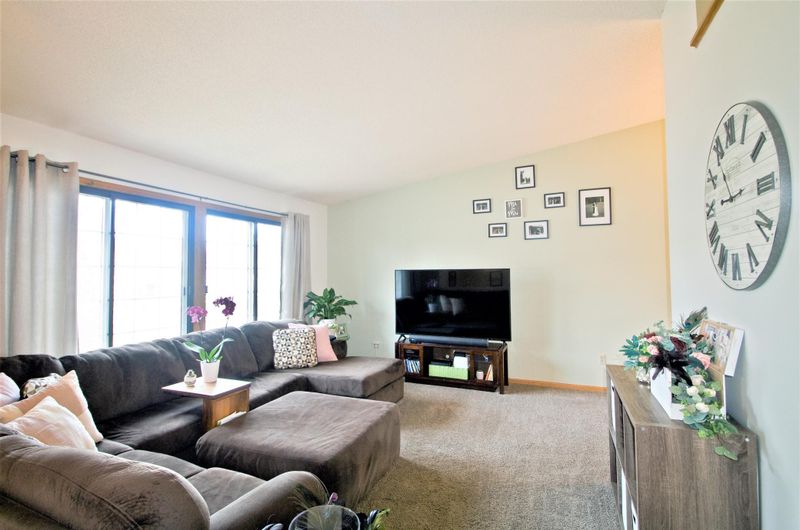 4604 Penkwe Way, Eagan, MN 55122
