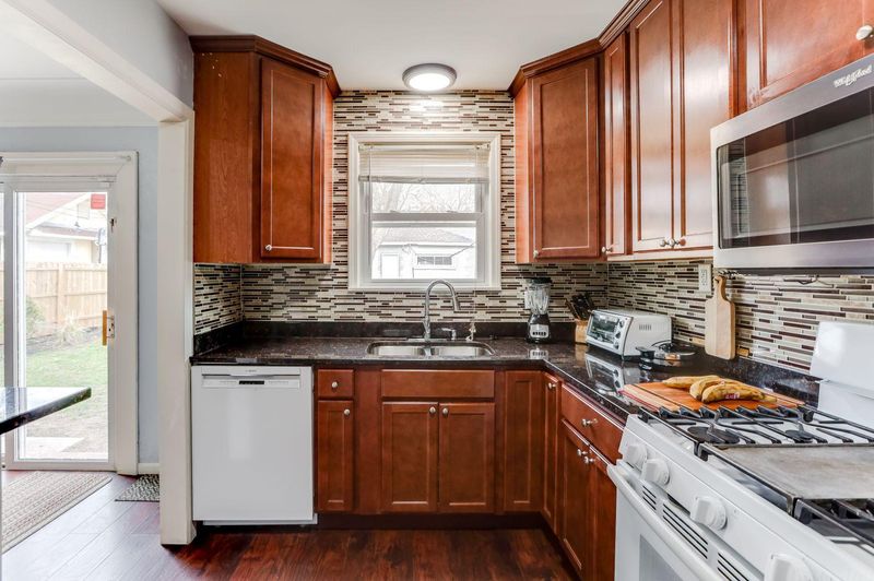 1606 Hillside Ave N, Minneapolis, MN 55411