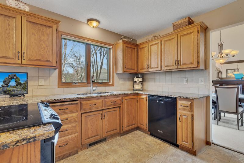 1912 Shannon Dr, Saint Cloud, MN 56301