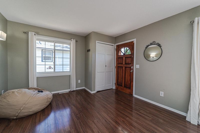 3735 Lee Ave N, Robbinsdale, MN 55422