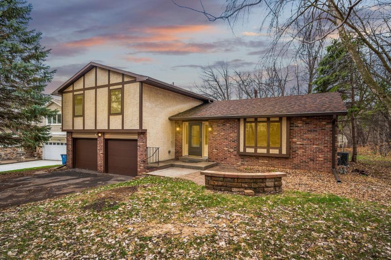 170 Burke Ln, Little Canada, MN 55117