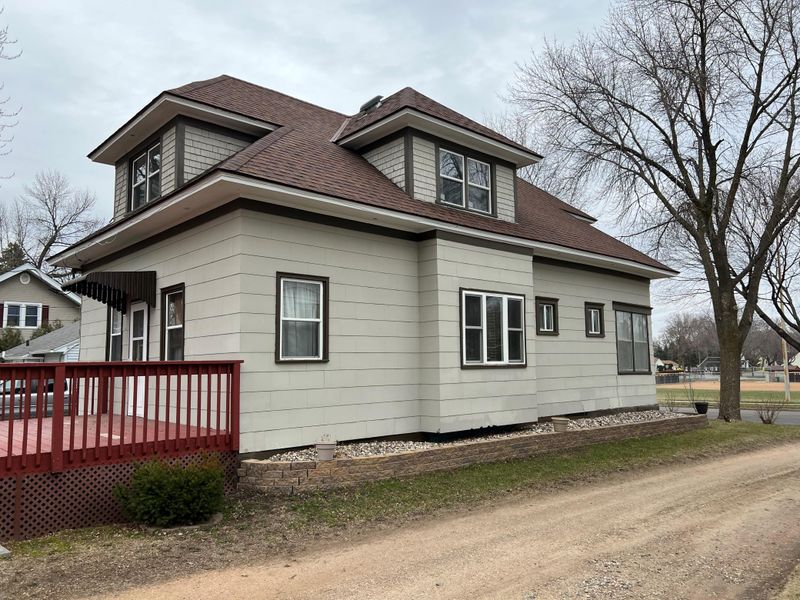 530 2nd St S, Winsted, MN 55395