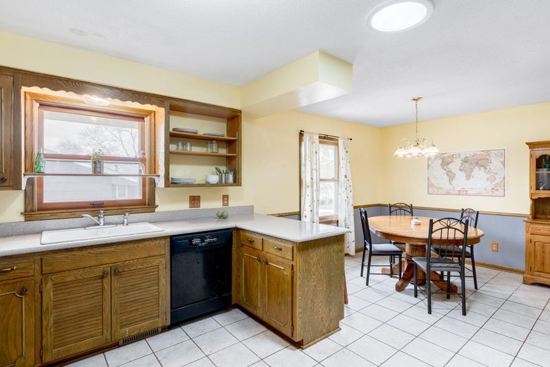 3915 Boone Ave N, New Hope, MN 55427
