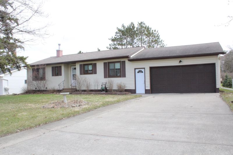 316 9th St NE, Staples, MN 56479