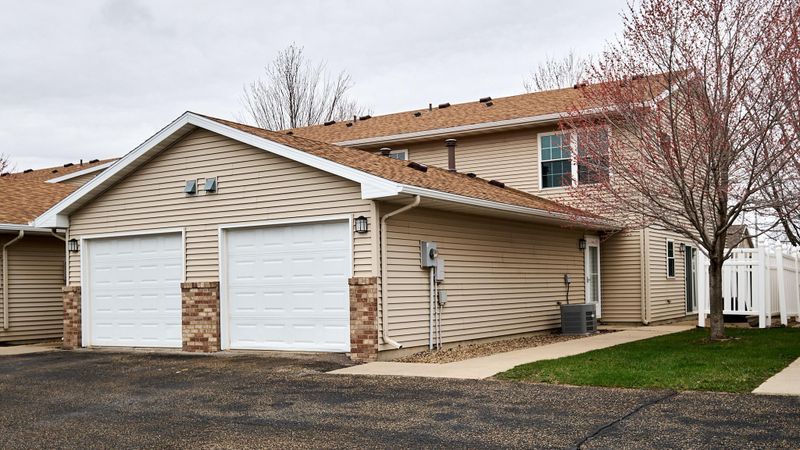 6114 S Pointe Dr SW, Rochester, MN 55902