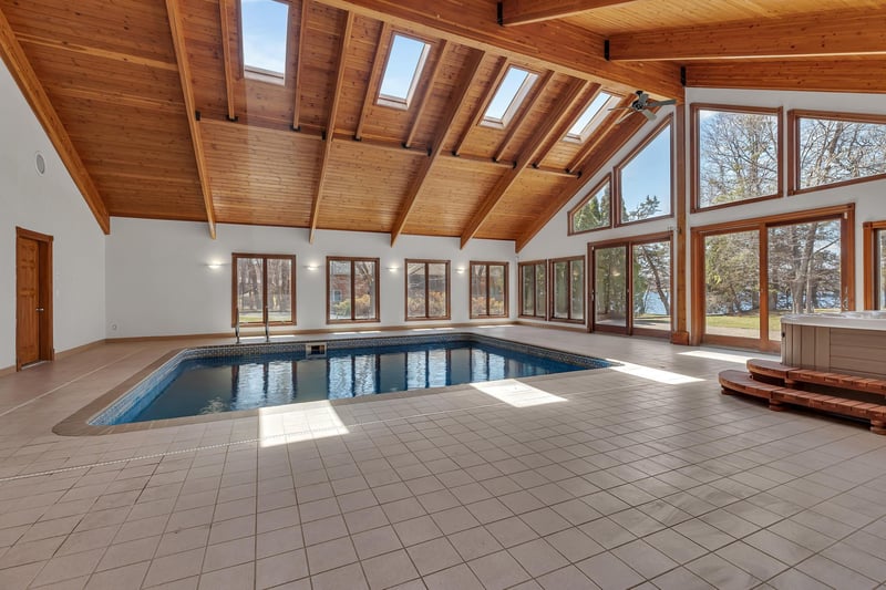 32397 Nob Hill Dr, Avon, MN 56310
