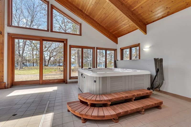 32397 Nob Hill Dr, Avon, MN 56310