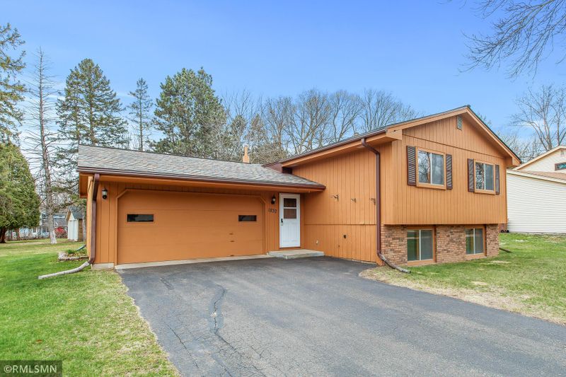 1832 Richard Ct, White Bear Lake, MN 55110