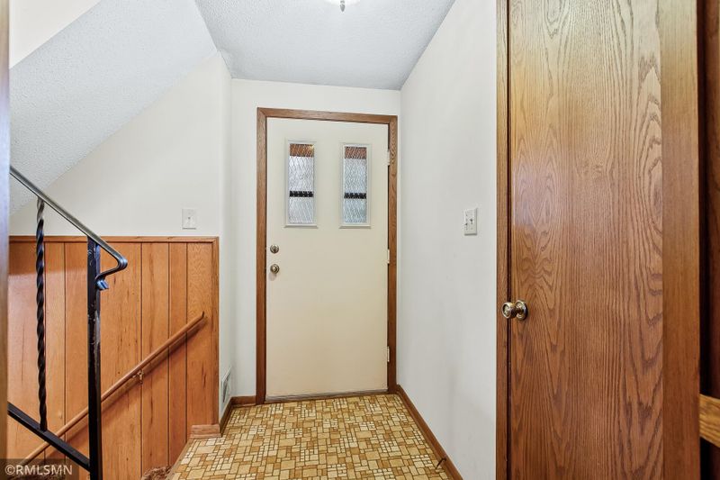 1832 Richard Ct, White Bear Lake, MN 55110