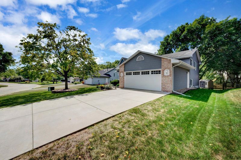 4935 River Wood Dr, Savage, MN 55378