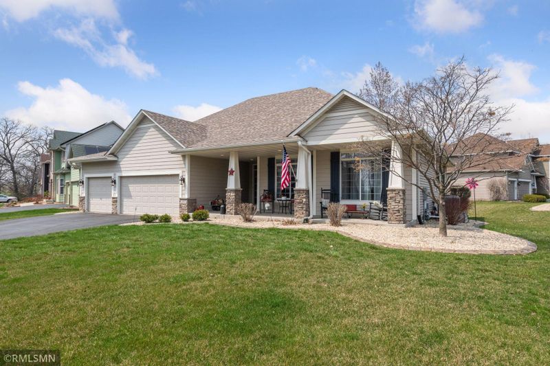1472 Sophia Dr, Chaska, MN 55318