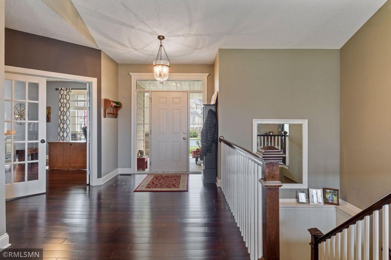 1472 Sophia Dr, Chaska, MN 55318