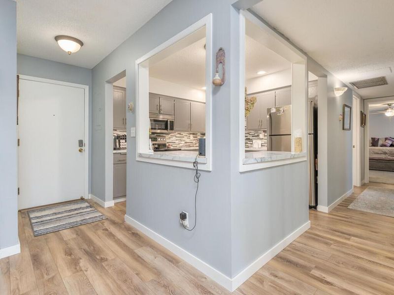 705 E Burnsville Pw #102, Mendota, MN 55337
