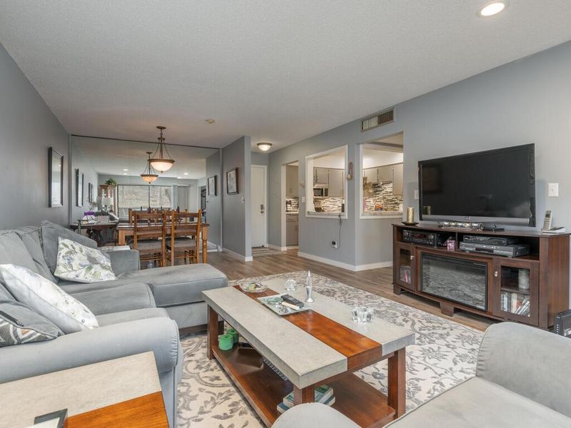 705 E Burnsville Pw #102, Mendota, MN 55337