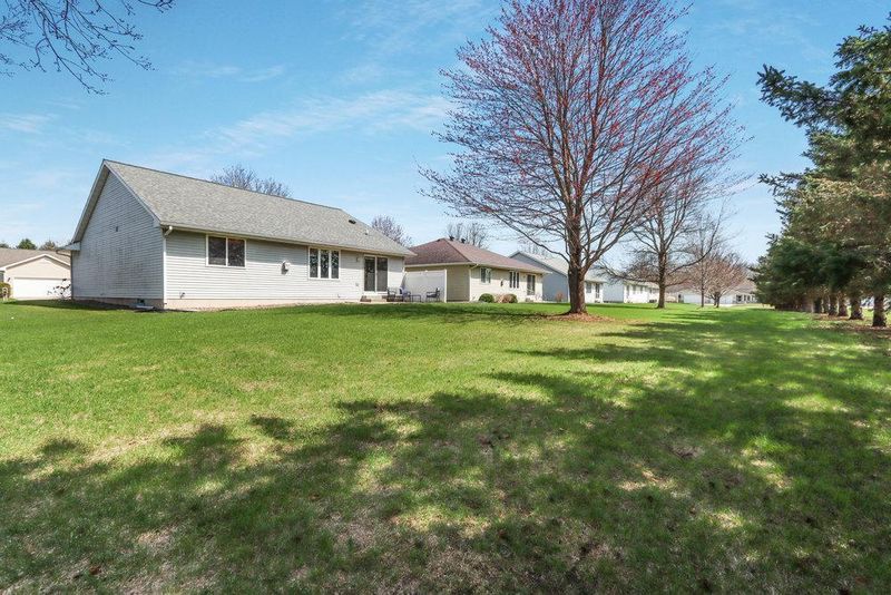 3410 E Meadows Pl, Eau Claire, WI 54701