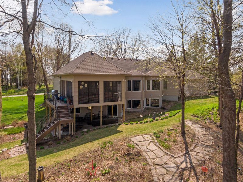1070 Hesse Farm Rd, Chaska, MN 55318