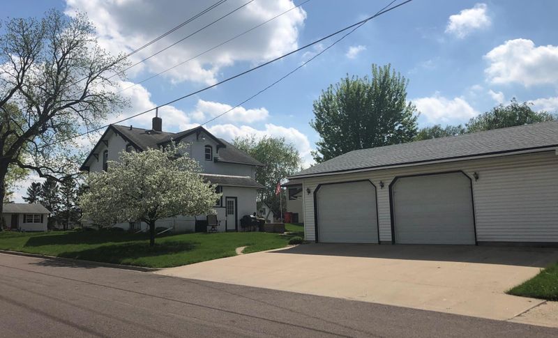 250 2nd Ave SE, Plainview, MN 55964
