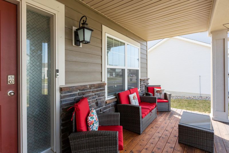 4050 Zircon Ln N, Plymouth, MN 55446
