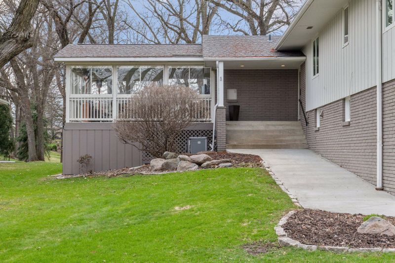 5714 Blake Rd S, Edina, MN 55436