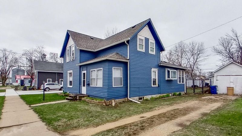 614 W Dwelle St, Lake City, MN 55041