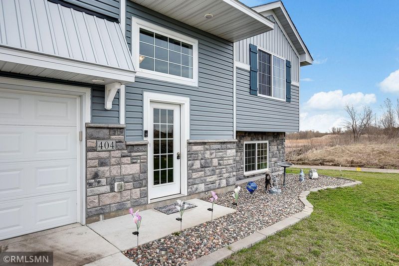 404 Tanner Dr, Waverly, MN 55390