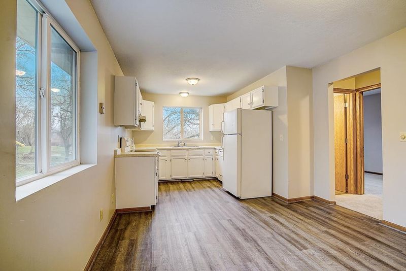 983 Hammer Ave, Saint Paul, MN 55106