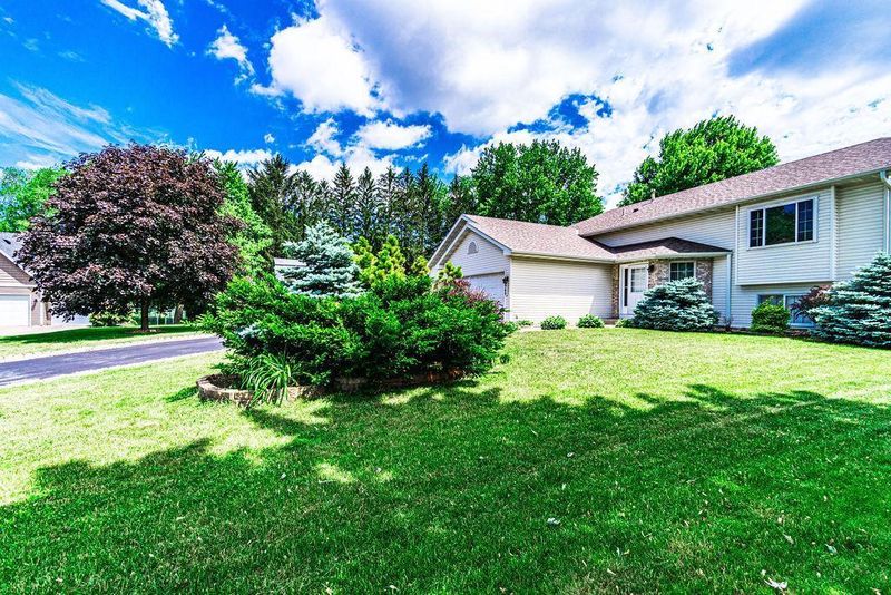 2960 Costa Ln, Little Canada, MN 55117