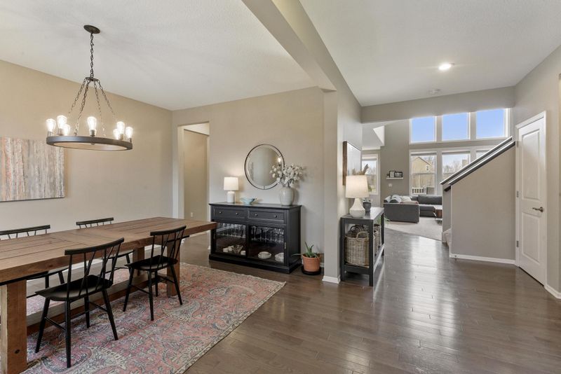 9175 Lakeside Dr, Victoria, MN 55386