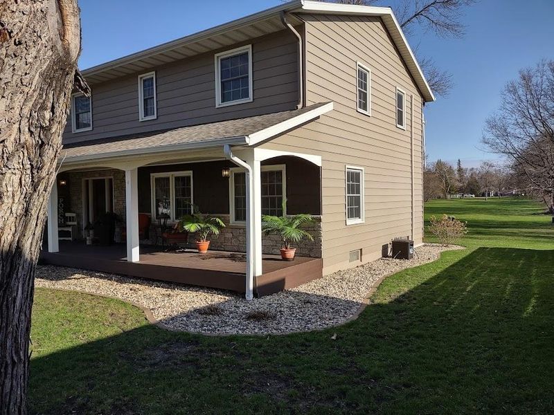921 Meadow Ln, Willmar, MN 56201