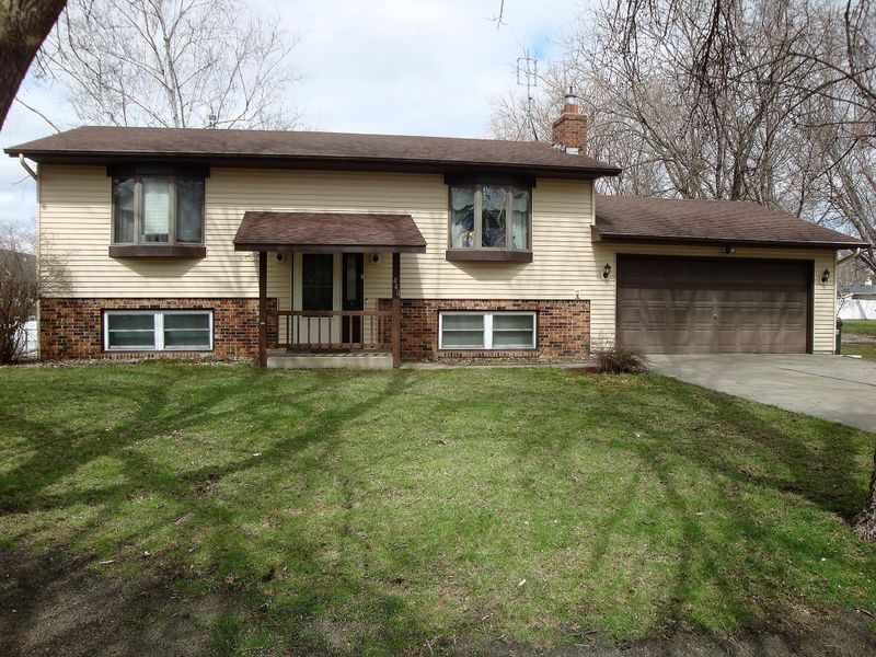 440 Rose Ln NE, Hutchinson, MN 55350