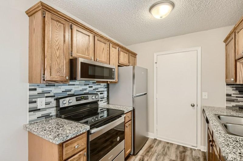 2656 Brookdale Ln, Brooklyn Park, MN 55444