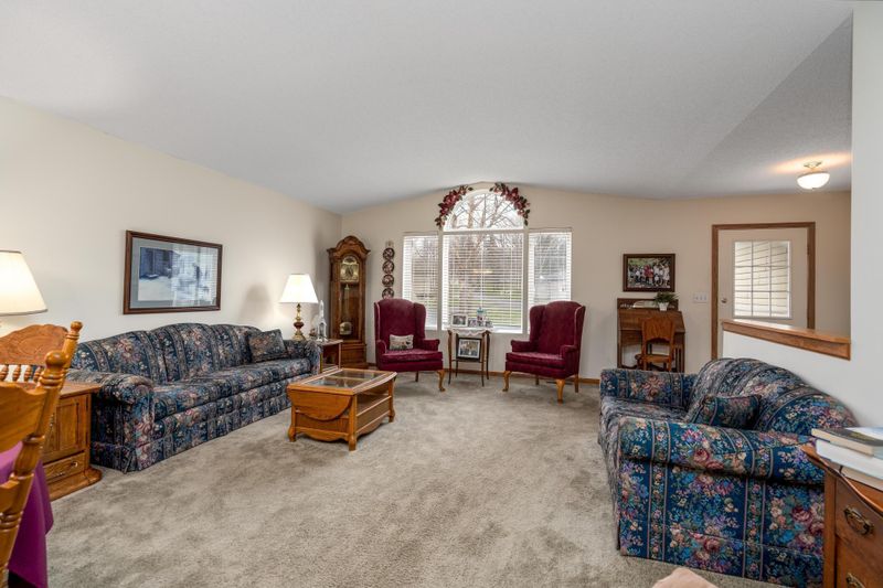 27 Carriage Ln, Owatonna, MN 55060
